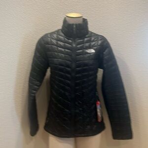 NWT The North Face Black lightweight Thermalball jacket M